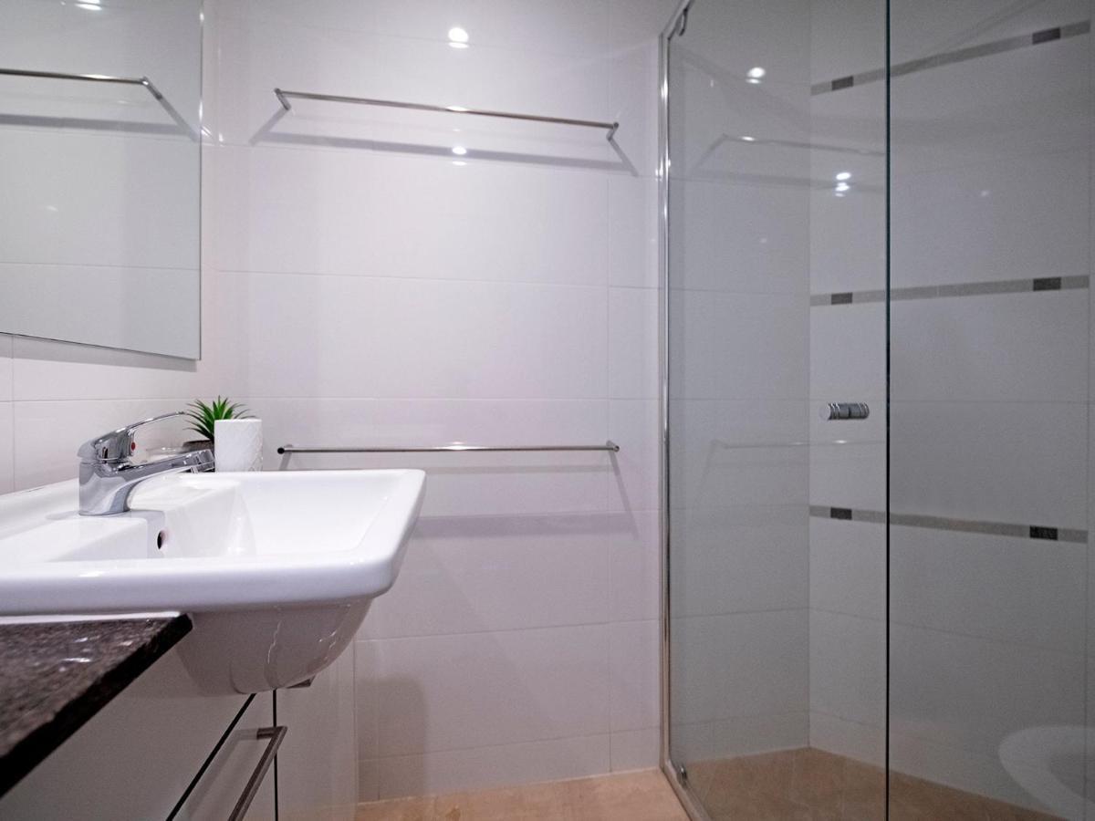 Modern 2 Bedroom Apartment In Sierra Grand - Coasthm Gold Coast Kültér fotó