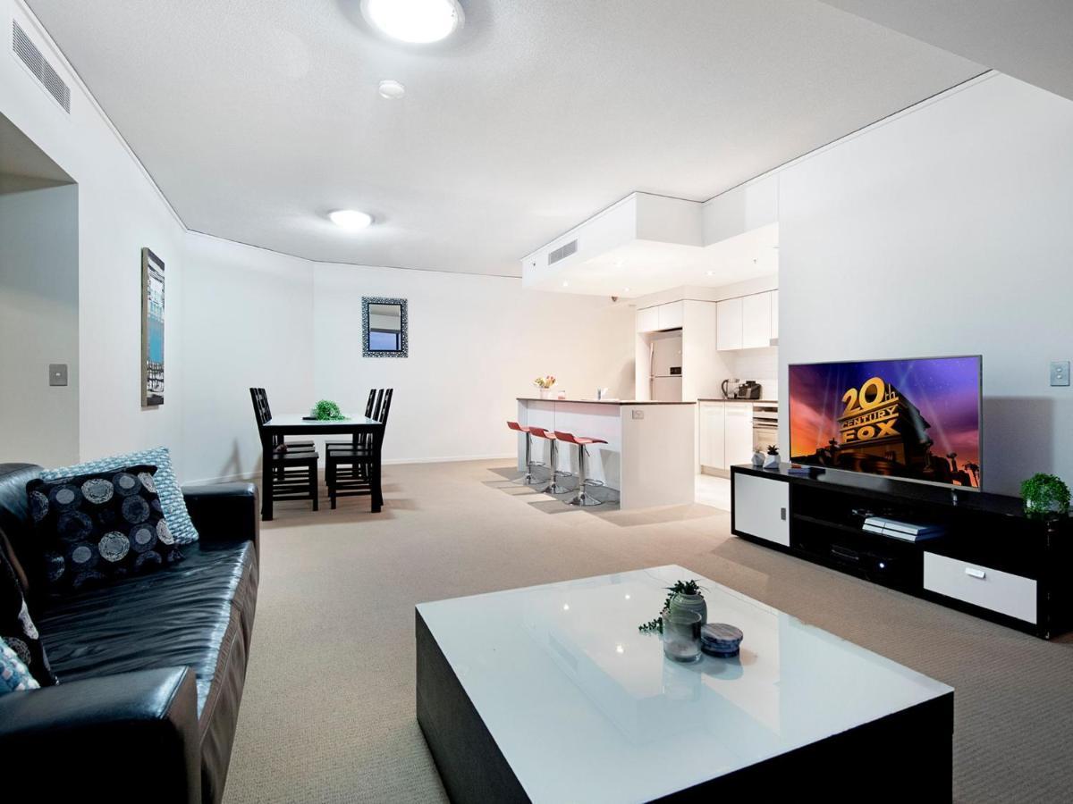 Modern 2 Bedroom Apartment In Sierra Grand - Coasthm Gold Coast Kültér fotó