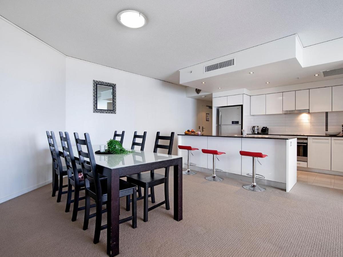Modern 2 Bedroom Apartment In Sierra Grand - Coasthm Gold Coast Kültér fotó