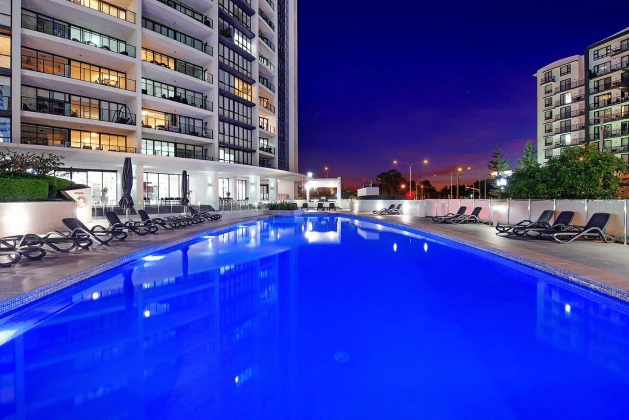 Modern 2 Bedroom Apartment In Sierra Grand - Coasthm Gold Coast Kültér fotó