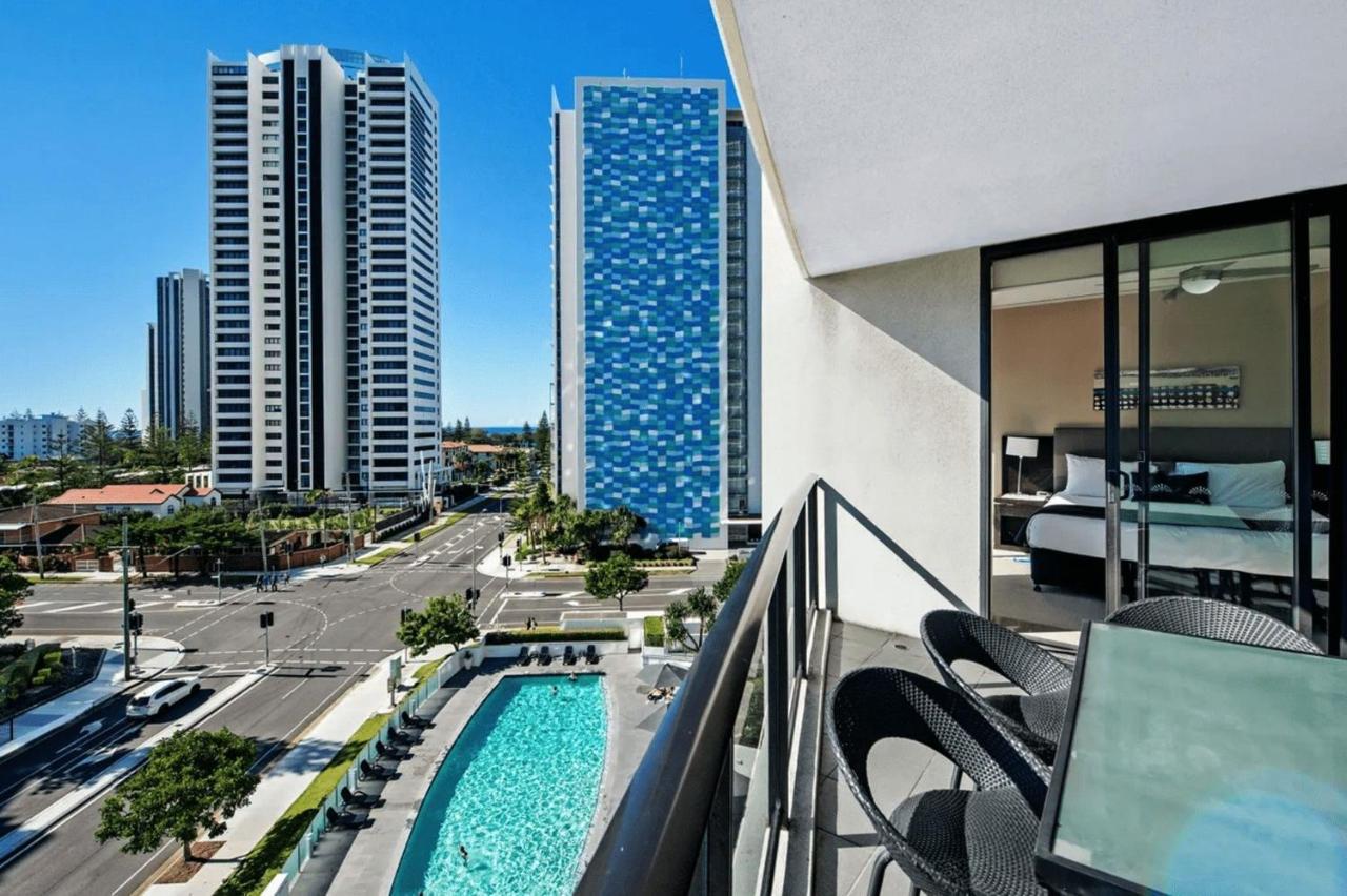 Modern 2 Bedroom Apartment In Sierra Grand - Coasthm Gold Coast Kültér fotó